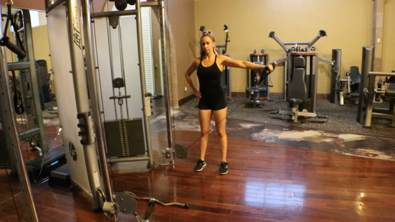 Cable lateral raise female