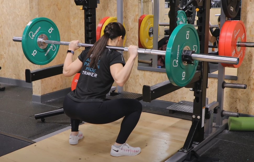 Sumo squat technique