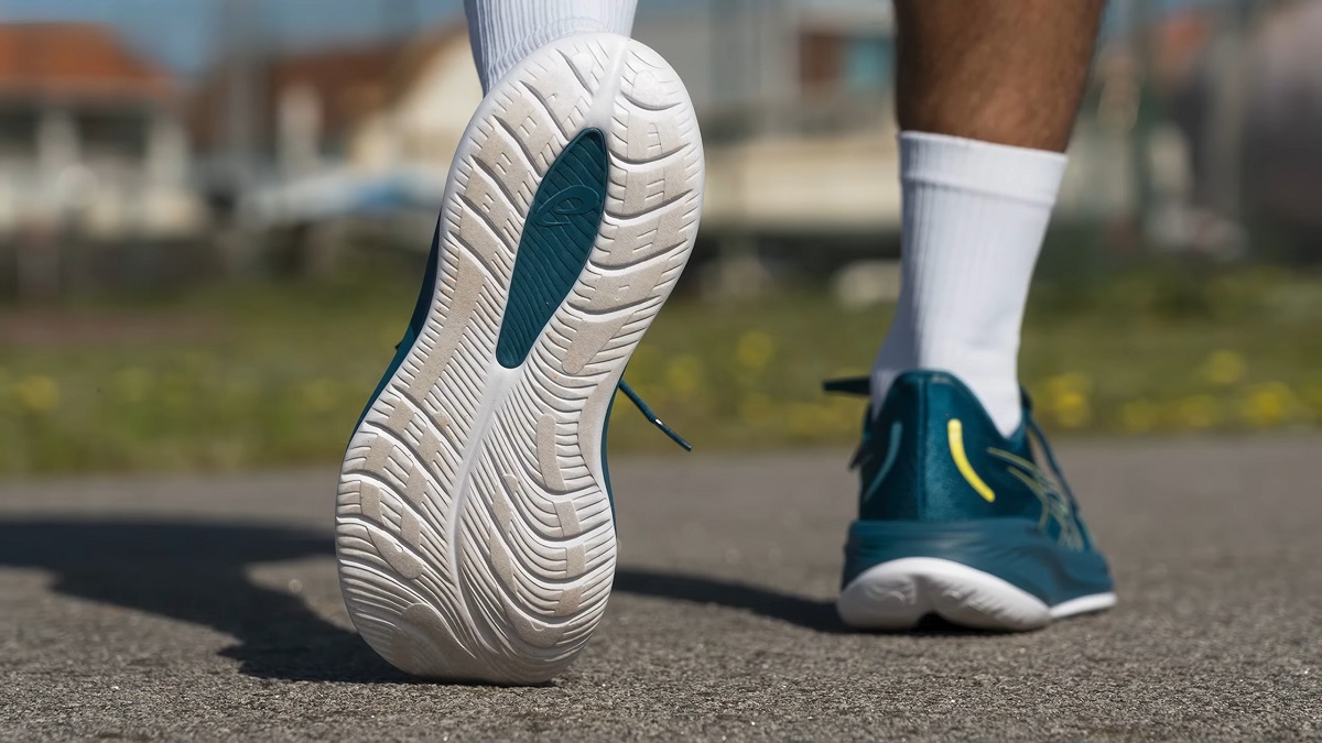 Man walking in ASICS Gel-Cumulus 26 sneakers