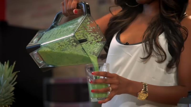 Green smothi in a blender