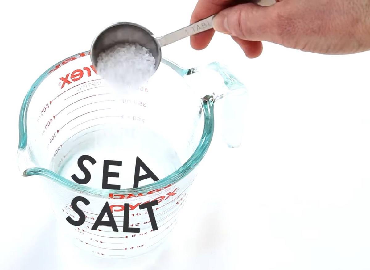 Sea salt measured for dissolving in hot water